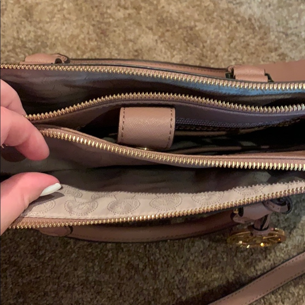 Michael Kors purse - Picture 3 of 5